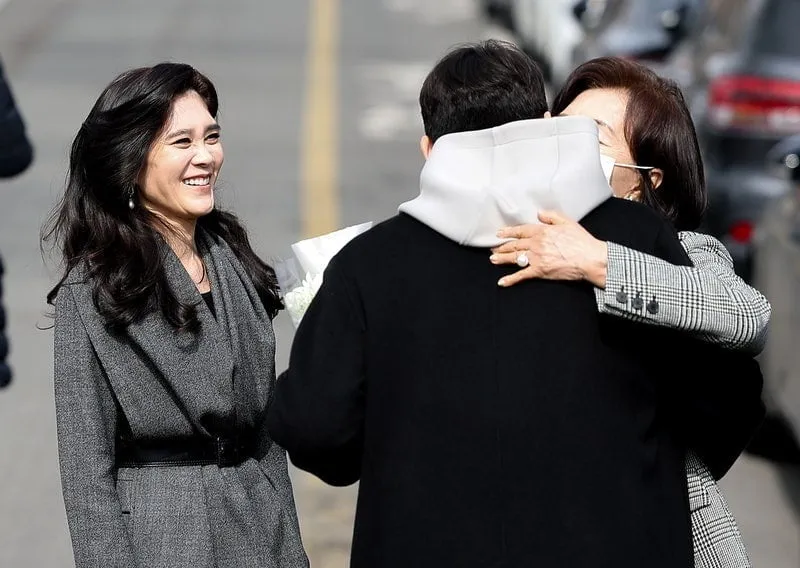홍라희 — KR news