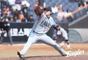 왕옌청, KBO 시범경기 첫 등판에서 3이닝 3실점