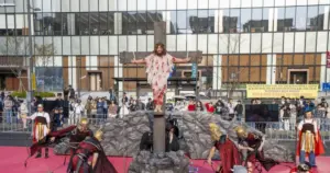 Easter: 부활절 퍼레이드가 광화문에서 열린 이유는 무엇인가?